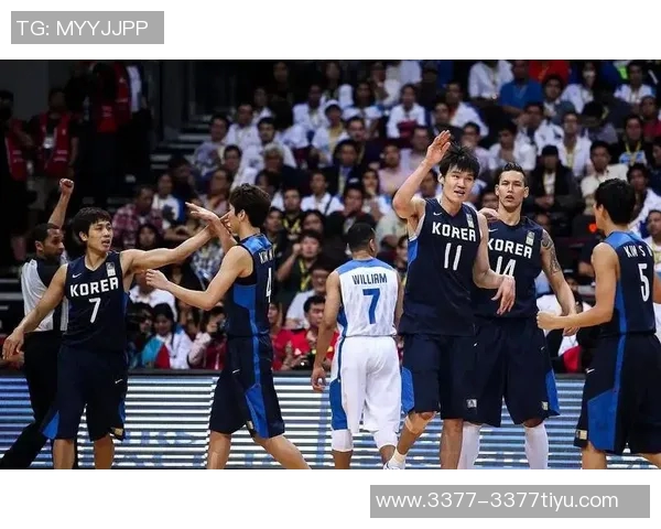 热火队远程轰炸三分球表现出色八名球员共同贡献19记三分球