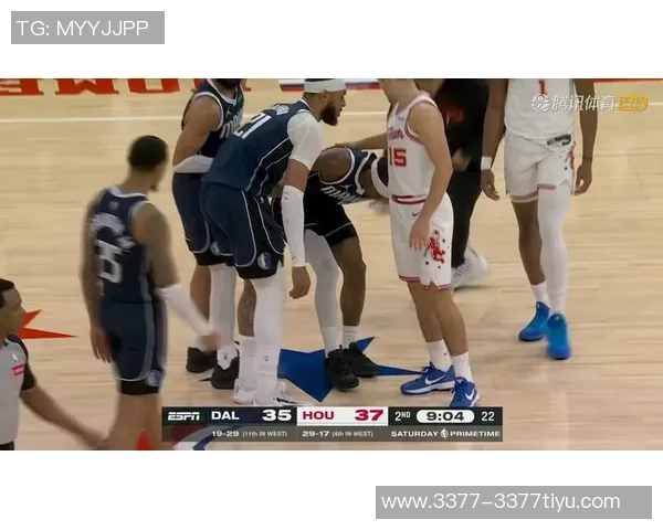 卡梅隆约翰逊膝伤严重痛苦倒地提前退场球迷心疼不已